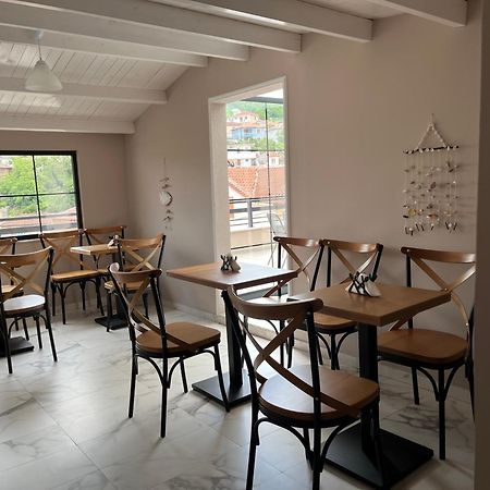 Small Hotel Ora Pogradec Exterior photo